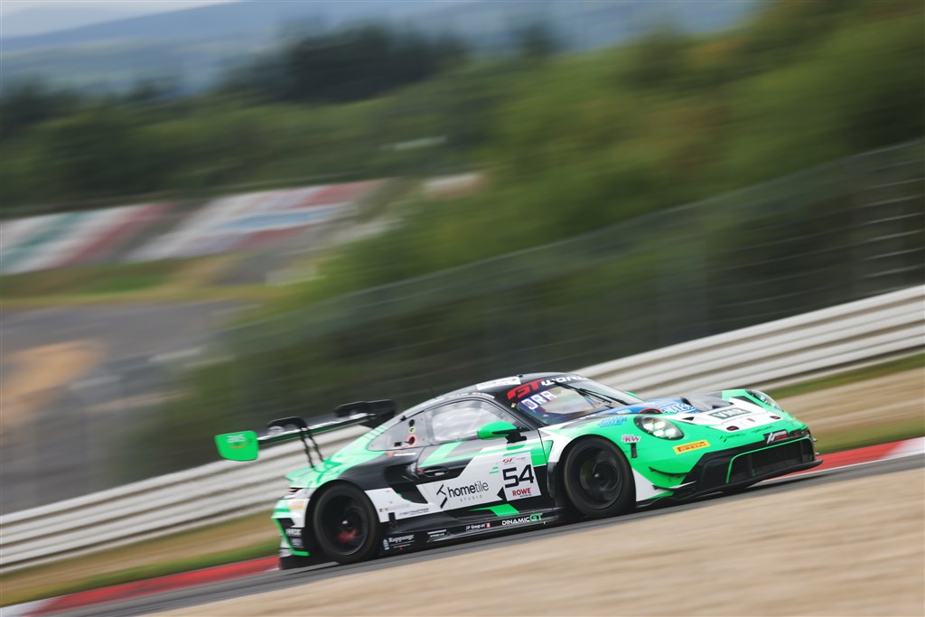 Mikkel O. Pedersen kæmpede med dækkene på Dinamic Motorsports Porsche 911.
(Foto: SRO)